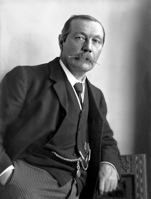 File:Arthur Conan Doyle by Walter Benington, 1914.png